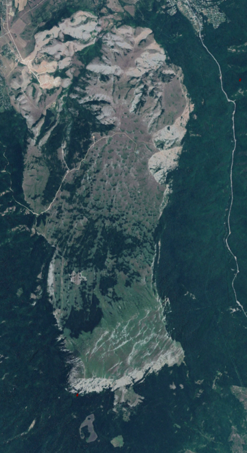 Спутниковый снимок Чатыр-Дага (август 2017, для карты).png