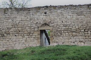 Стена генуэзской цитадели-2 (Феодосия, старый город).jpg